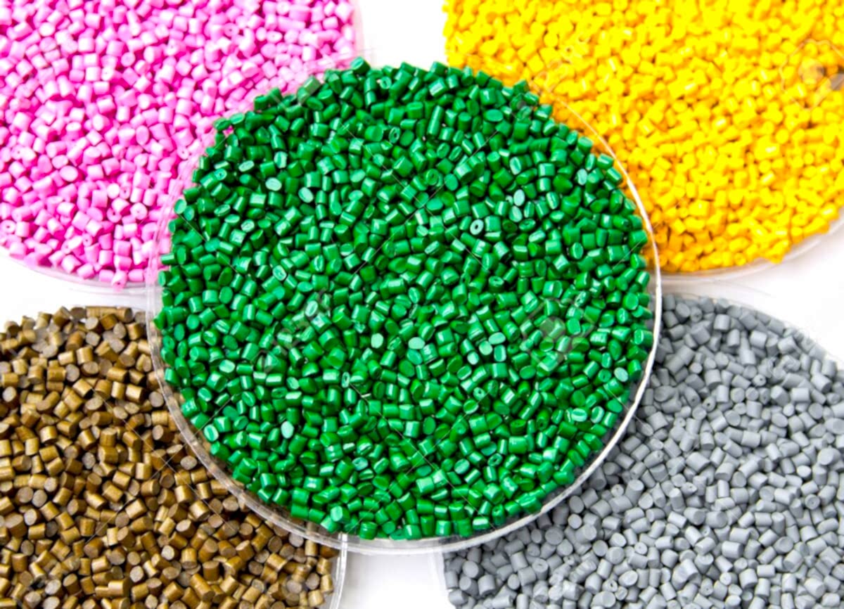 The plastic granules. Dye for polypropylene, polystyrene in granules.